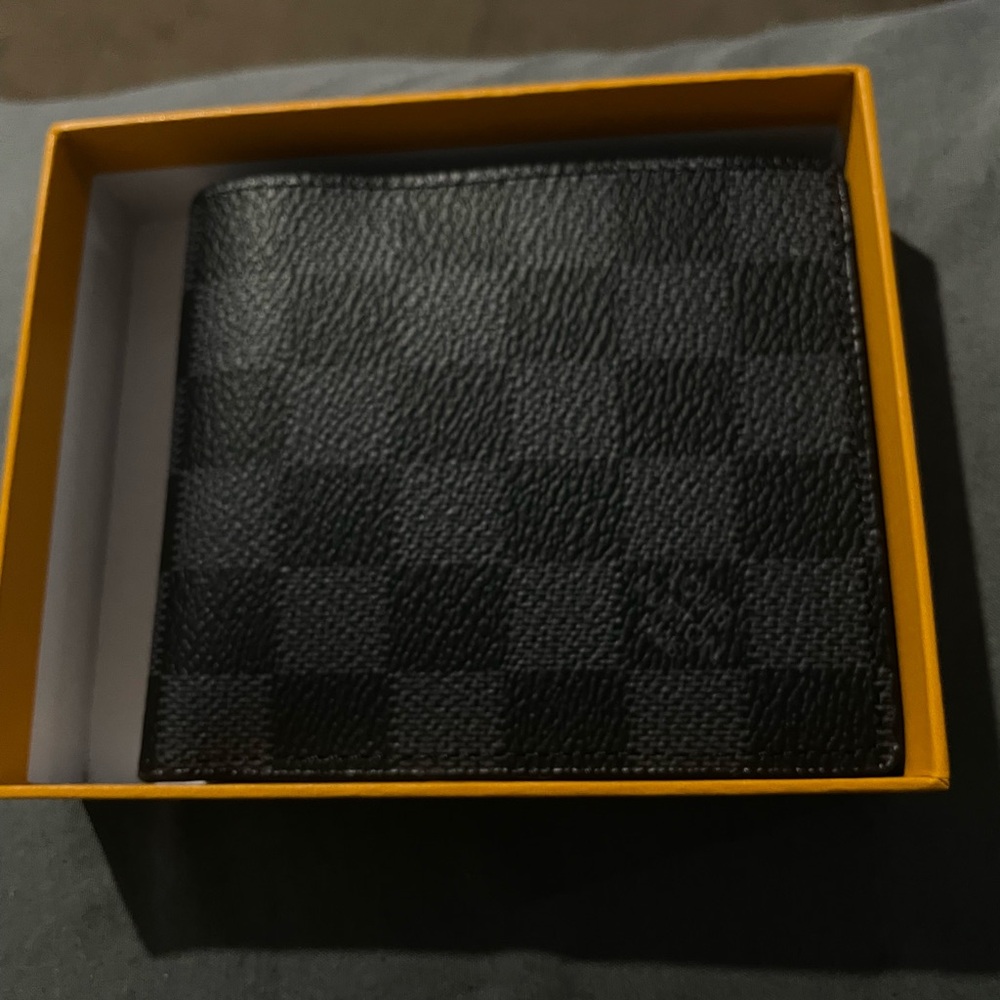 BRAND NEW!! Louis Vuitton Slender Mens Wallet